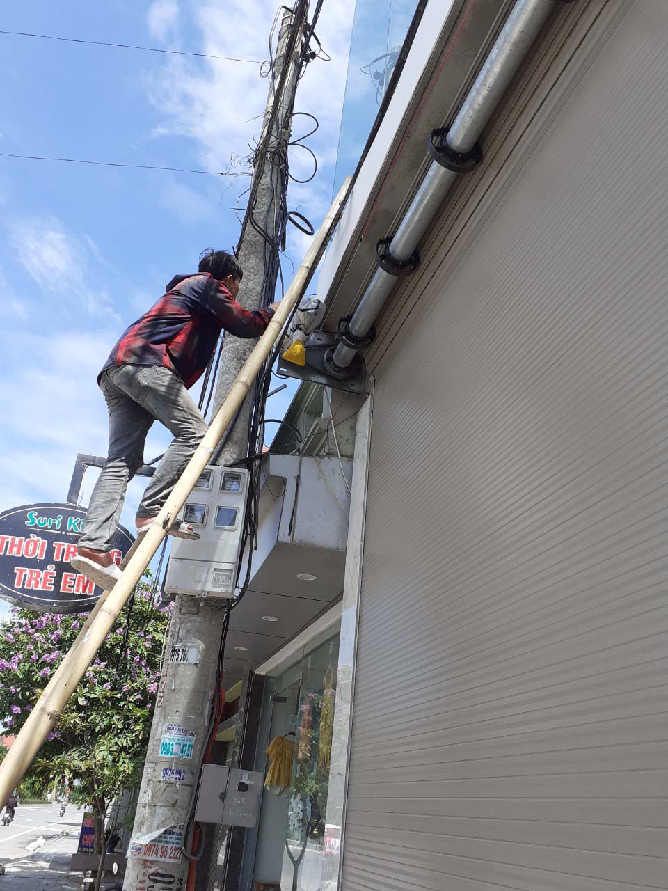 3 bước vệ sinh cửa cuốn đẹp như mới